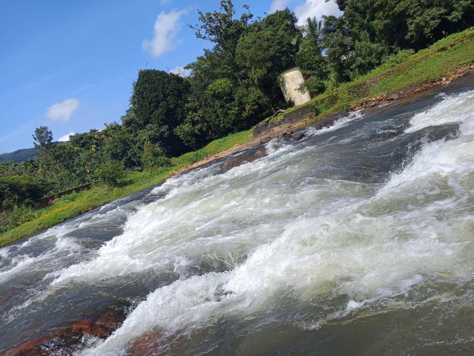 Kuruva Shoreline Wayanad Chegat ภายนอก รูปภาพ